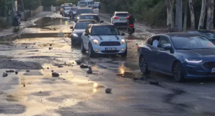 Ana isale hattı patladı: Sular sahile kadar ulaştı