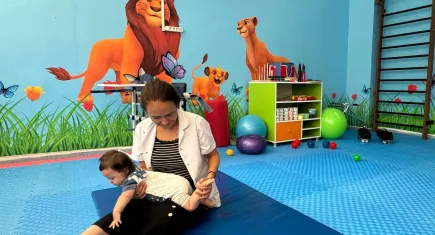 Çocuklar pediatrik rehabilitasyon ile sağlıklı bir geleceğe adım atıyor