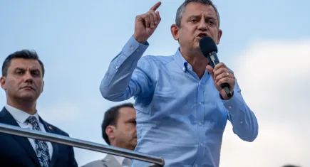 Özgür Özel: Çiftçinin faiz borcu silinmeli