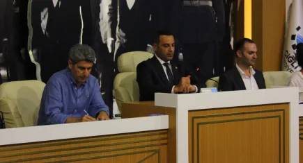 Çiğli’de AK Partili üyeler Meclisi terk etti