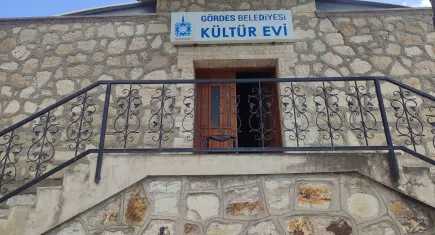 Gördes Kültür Evi ziyaretçilerini bekliyor