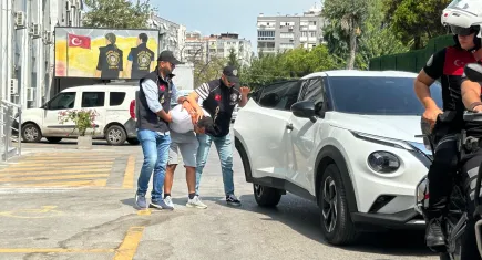 İzmir'de 2 kişiyi öldürüp 3 kişiyi yaralayan gaspçı katil tutuklandı