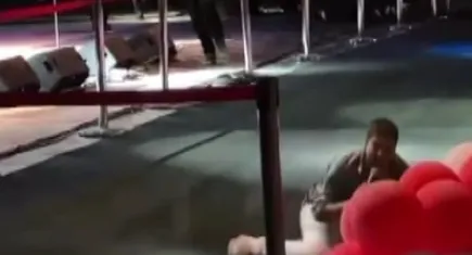 Ünlü şarkıcı Ferah Zeydan şarkı söylerken düştü: Sahnede ışınlanmayı buldum!
