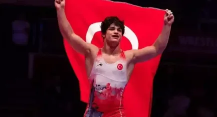 Servet Angi ve Alperen Berber, U20 Dünya Güreş Şampiyonası'nda finale yükseldi