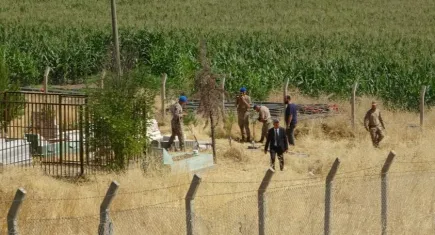 Kayıp Narin'i arama çalışmaları mezarlıkta devam ediyor
