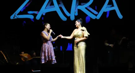 EFEST’in ikinci günü coşkuyla devam etti: Selçuk'ta Zara rüzgarı
