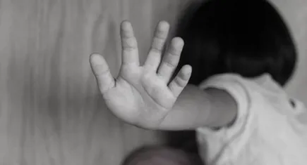 2 yaşındaki çocuğa darp iddiası: Beyin kanaması şüphesiyle entübe edildi!