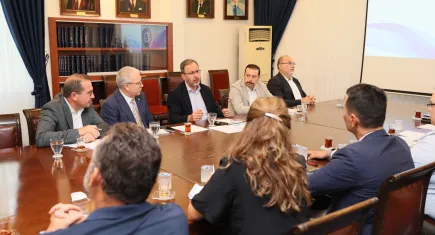AK Partili Kasapoğlu, Ege'de İzmir Körfezi ile ilgili akademik toplantıya katıldı