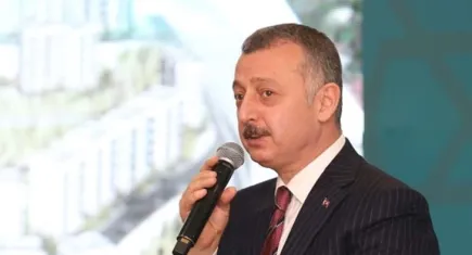 Tahir Büyükakın'dan Özgür Özel'e: Yıllardır yönettikleri İzmir’deki...