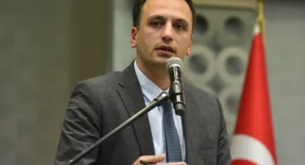 Başkan Eşki’den Yıldız’a yanıt: Caminin metrekaresi ile inanç ölçülmez