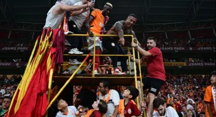 Dünya yıldızı Osimhen yaptığı hareket ile herkese korku dolu anlar yaşattı!
