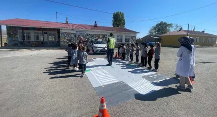 Erzincan'da çocuklara trafik eğitimi