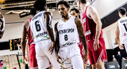 Aliağa Petkimspor yarı finalde