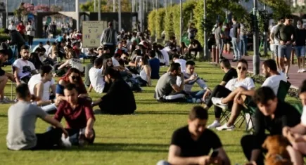 TÜİK beklenen ömür sürelerini paylaştı. Peki İzmirli ne kadar yaşamayı bekliyor?