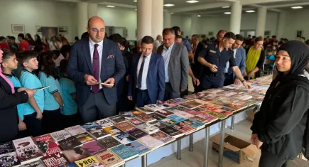 Denizli'de kitaplar okuyucusuyla buluşturuyor