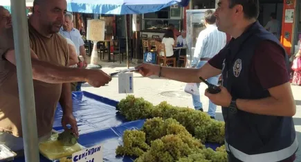 Selçuk Polisi pazarda vatandaşları dolandırıcılığa karşı bilgilendirdi