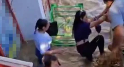 İsale hattı patladı... Market göle döndü