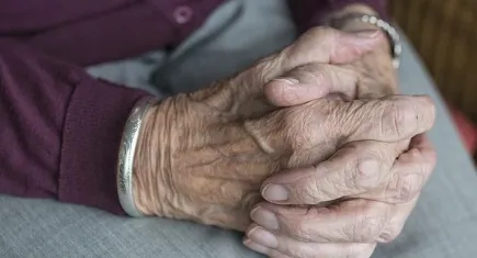 Yaşam boyu öğrenmek Alzheimer'den koruyor