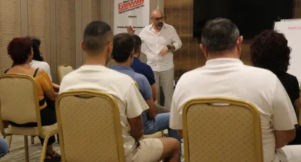 ‘Allen Carr Sigarayı Bırakmanın Kolay Yolu’ yöntemi Denizli’de tiryakilere anlatıldı