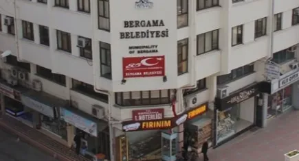 Bergama Belediyesi’nden öğrenim yardımı