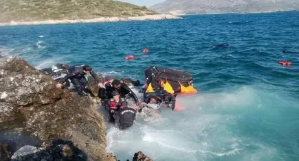Ege Denizi’nde can pazarı: Göçmen teknesi battı
