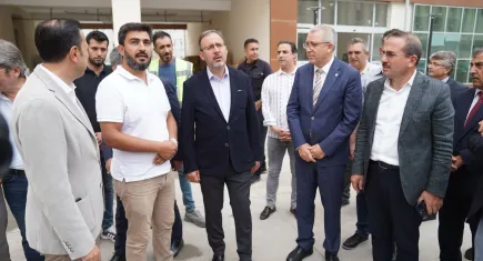 Rektör Prof. Dr. Budak ve  Dr. Kasapoğlun'da, EÜ kampüsündeki yurtlara inceleme