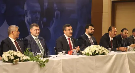 Cumhurbaşkanı Yardımcısı Yılmaz: İzmir’in turizm potansiyeli Çeşme projesi ile artacak