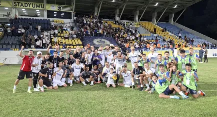 Menemen FK 12 puanla ligin zirvesinde