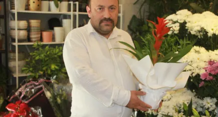 Çok sevdiği çiçekçilik mesleği sağlığını bozdu