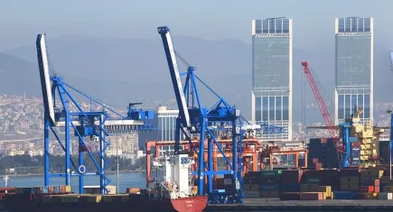 İzmir net ihracatçı konumunu koruyor