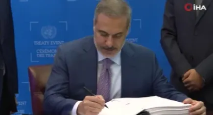 Bakan Fidan açık denizlerdeki biyolojik çeşitliliğin korunması için BM anlaşmasını imzaladı