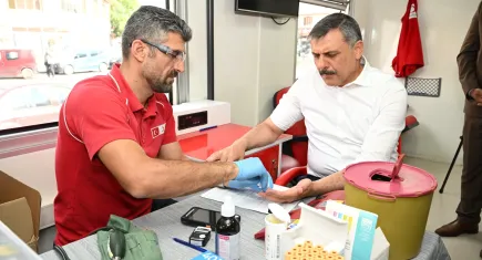 Türkiye'de kan bağışında altın madalya alan tek vali