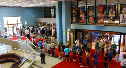Altın Portakal biletleri için uzun kuyruklar oluştu