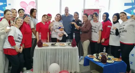Bebekler için anne sütünün önemine dikkat çektiler