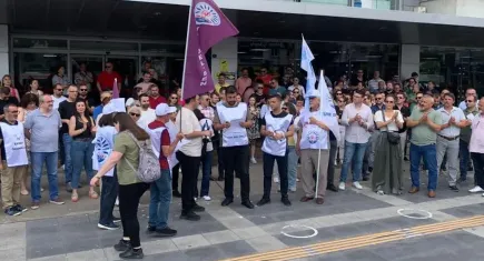 Karşıyaka’da sendikalı işçiler tekrar eyleme başladı