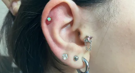 Kulak kıkırdağı piercing’ine dikkat: Kalıcı şekil bozukluğu bırakıyor