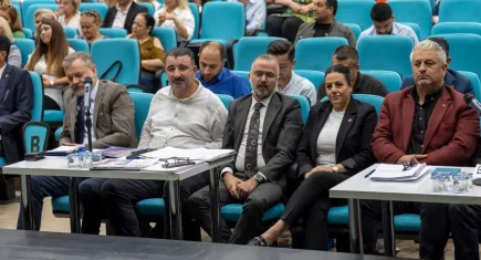 Başdaş’dan Nilüfer Çınarlı ’ya sert tepki: Meclis salonu mu tiyatro salonu mu?