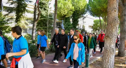 Fiziksel aktiviteye dikkat çekmek için yürüyüş etkinliği