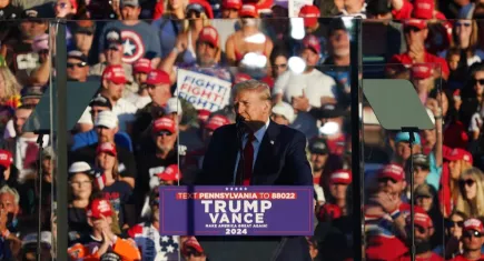 Trump suikaste uğradığı Pensilvanya'dan konuştu: Asla teslim olmayacağım