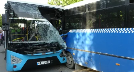 Malatya'da belediye otobüsü ile öğrenci servisi çarpıştı: Çok sayıda yaralı var