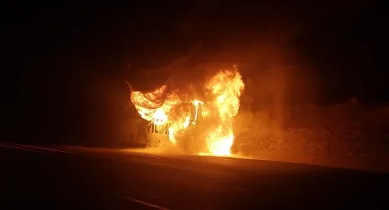 Muş'ta yolcu otobüsü yanarak küle döndü