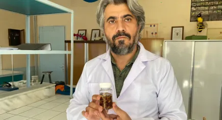 Profesörden manidar jest: Keşfettiği akrep türüne eşinin adını verdi