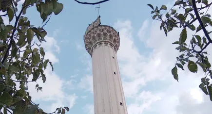 Çanakkale’de yıldırım düştü: Cami minaresi yıkıldı