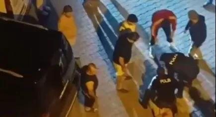 Alkollü şahıs önce eşini darp etti sonra  ortalığı birbirine kattı