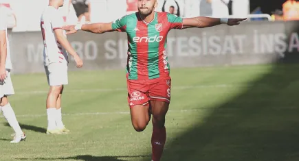 Karşıyaka’nın golcüsü fileleri havalandırıyor