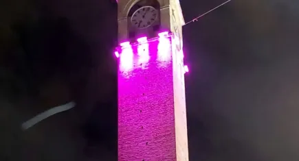 Adana'da Büyük Saat Kulesi pembe renge boyandı