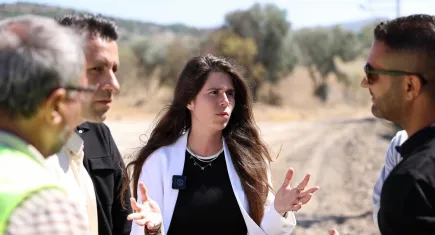 Çeşme’de yol çalışmaları hız kesmeden devam diyor