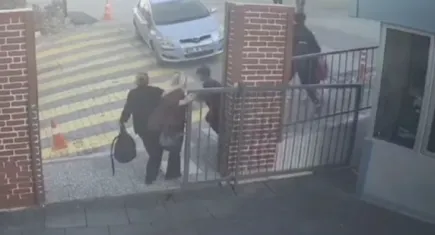 İzmir'de okulda kaza: Çocuklar son anda kurtuldu