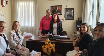 AK Partili kadınlardan muhtar ziyareti