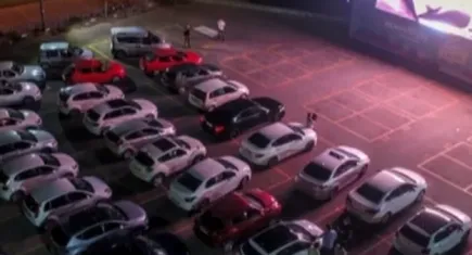 İzmir’de Arabada Film Keyfi devam ediyor